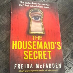 's The Housemaid's Secret - Red Cover
